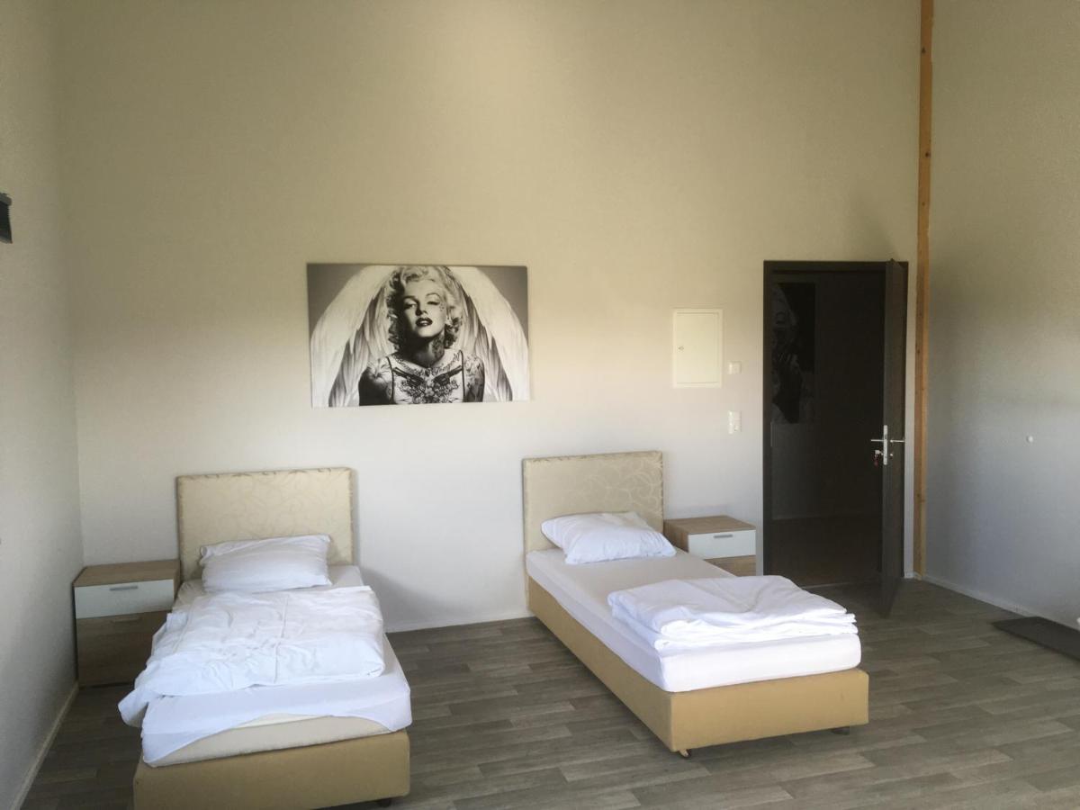 5 Points Rooms For Rent Niederrieden Bagian luar foto